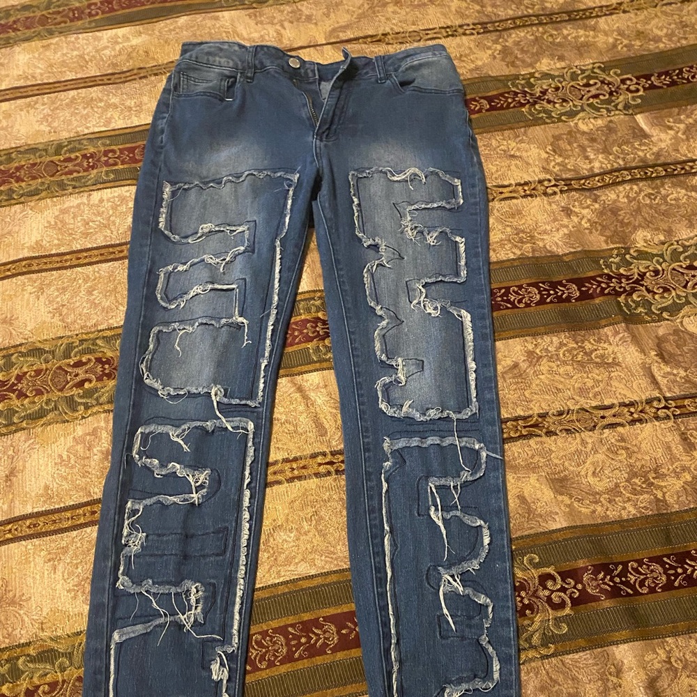 I am selling these navy blue jeans worn once perfect condition condition